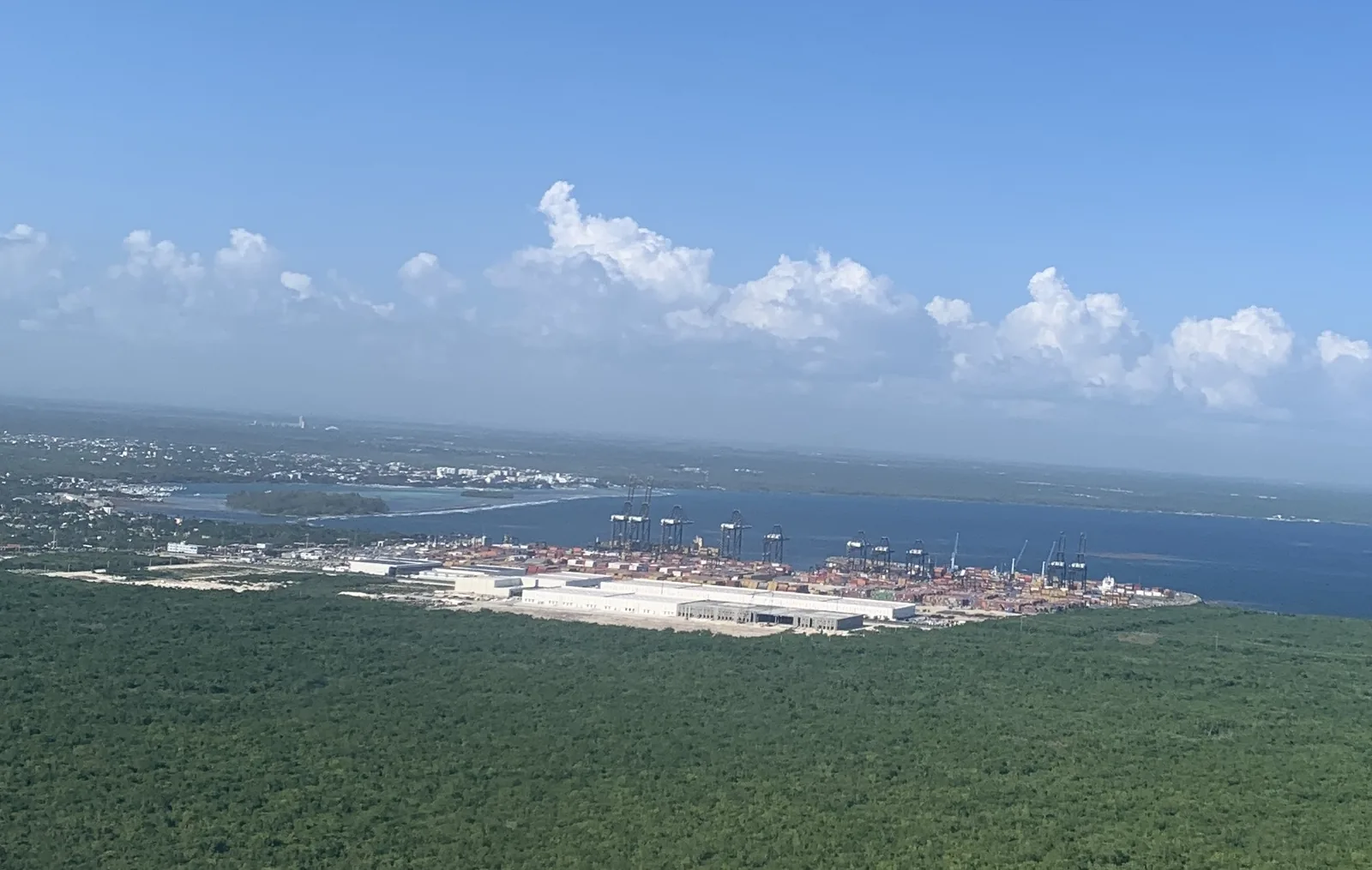 Vista aérea del puerto multimodal Caucedo en República Dominicana