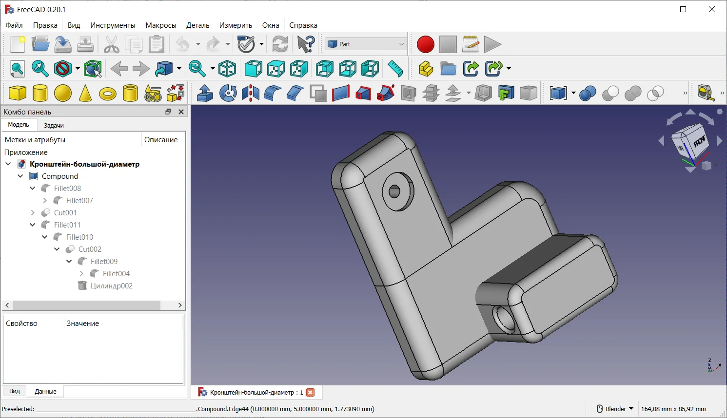 Interfaz de FreeCAD 0.20 con un soporte mecánico en el visor 3D y el árbol de operaciones (redondeos, cortes, cilindros) en el panel lateral